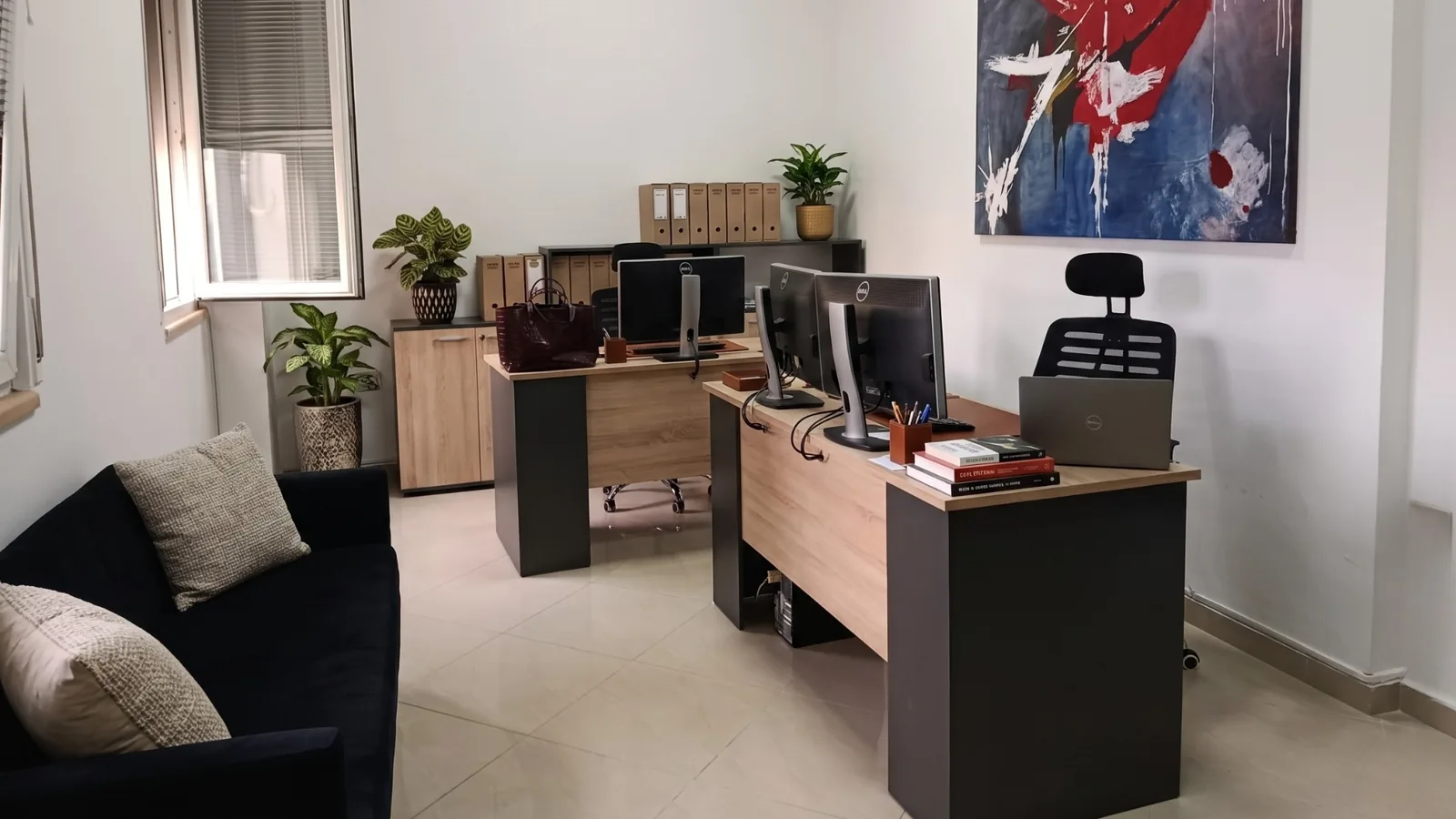 Zyra e Best Deal Marketing me stacione pune