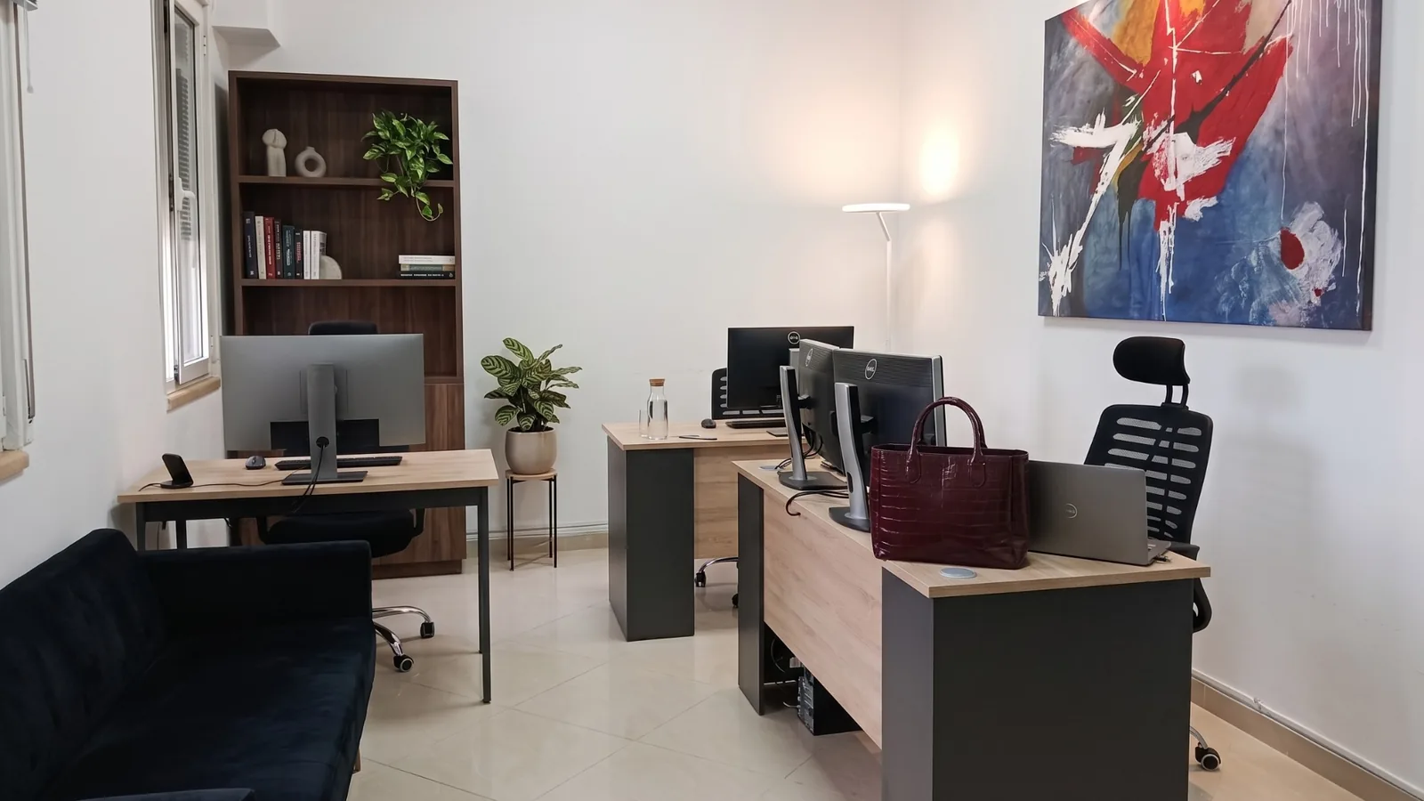 Hapësira e brendshme e zyrës së Best Deal Marketing
